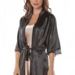 Halat din satin negru cu dantela